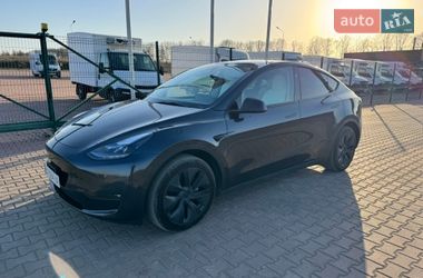 Tesla Model Y  2024