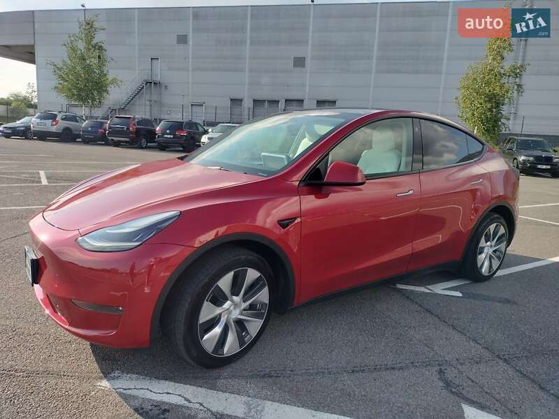 Внедорожник / Кроссовер Tesla Model Y 2023 в Ровно