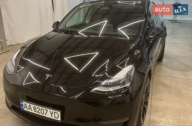 Tesla Model Y  2024