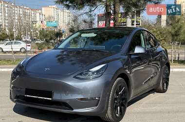 Tesla Model Y  2023