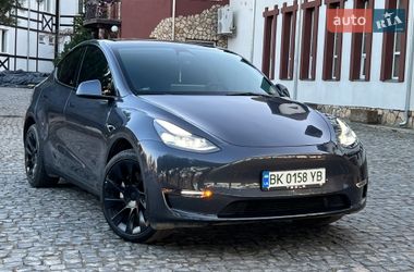 Tesla Model Y  2023