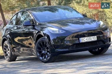 Tesla Model Y  2024