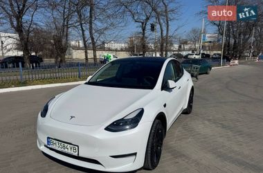 Tesla Model Y  2023
