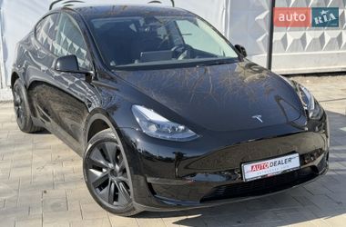Tesla Model Y  2024