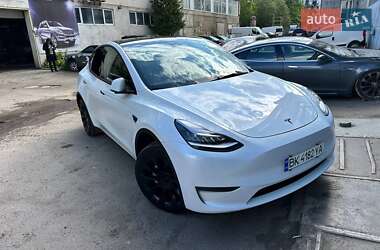 Tesla Model Y  2022