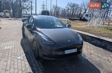 Tesla Model Y  2024