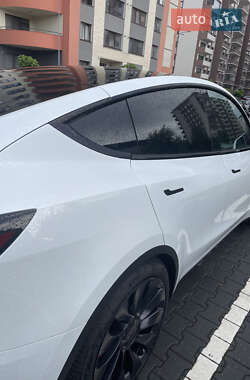 Tesla Model Y  2023