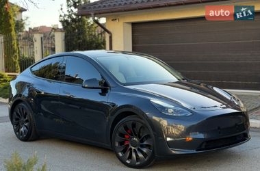 Tesla Model Y  2024