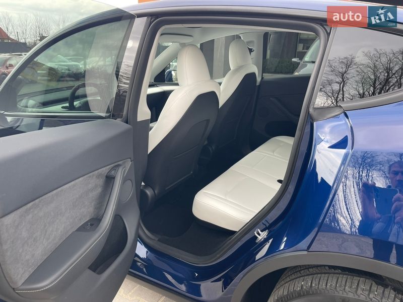 Внедорожник / Кроссовер Tesla Model Y 2024 в Черновцах