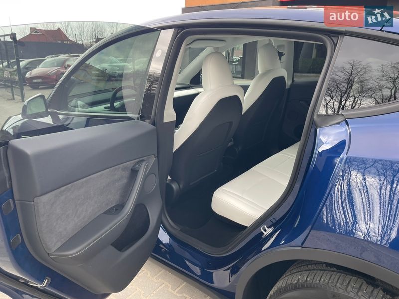 Внедорожник / Кроссовер Tesla Model Y 2024 в Черновцах