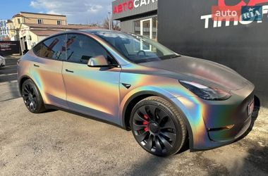 Tesla Model Y  2024