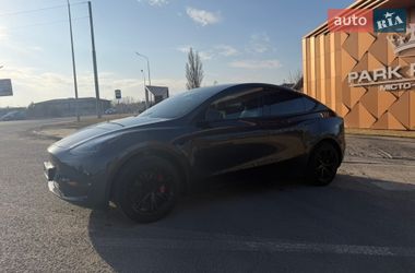 Tesla Model Y  2024
