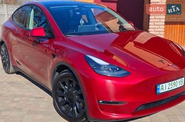 Tesla Model Y  2024