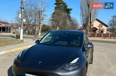 Tesla Model Y  2024