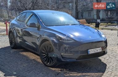 Tesla Model Y 2024