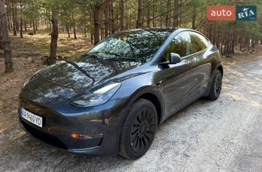 Tesla Model Y 2024