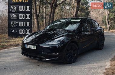 Tesla Model Y  2023