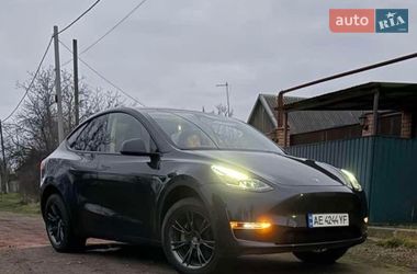 Tesla Model Y  2024