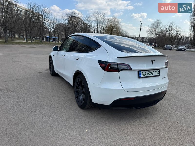Позашляховик / Кросовер Tesla Model Y 2023 в Києві фото 4 Позашляховик / Кросовер Tesla Model Y 2023 в Києві
