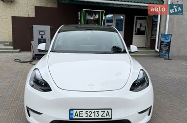 Tesla Model Y  2024