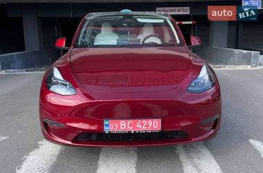 Tesla Model Y 2024