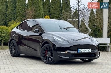 Tesla Model Y 2024