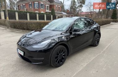 Tesla Model Y  2024