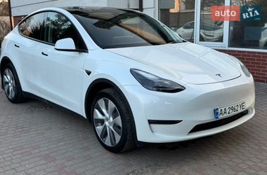 Tesla Model Y  2024