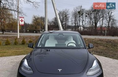 Tesla Model Y 2024