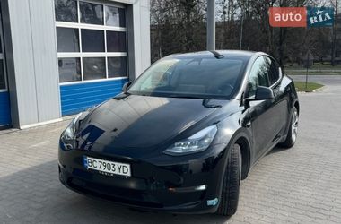 Tesla Model Y  2024