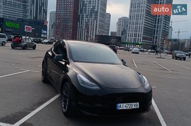 Tesla Model Y 2025