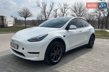 Tesla Model Y 2024