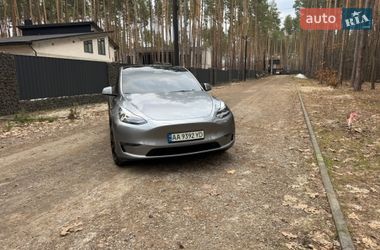 Tesla Model Y 2024