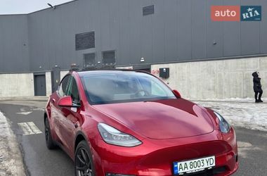 Tesla Model Y 2024