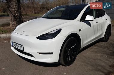 Tesla Model Y  2024