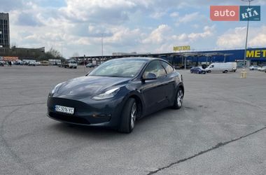 Tesla Model Y  2021
