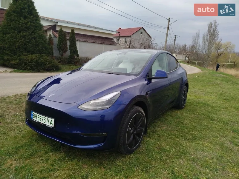 Tesla Model Y 2024