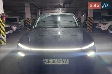 Tesla Model Y  2025