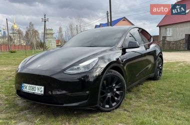 Tesla Model Y  2023