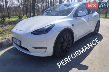 Tesla Model Y  2024