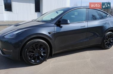 Tesla Model Y 2025