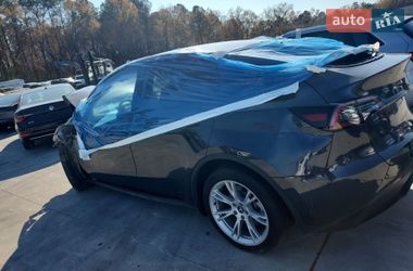 Tesla Model Y  2024