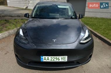 Tesla Model Y  2024