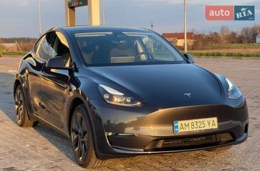 Tesla Model Y 2024