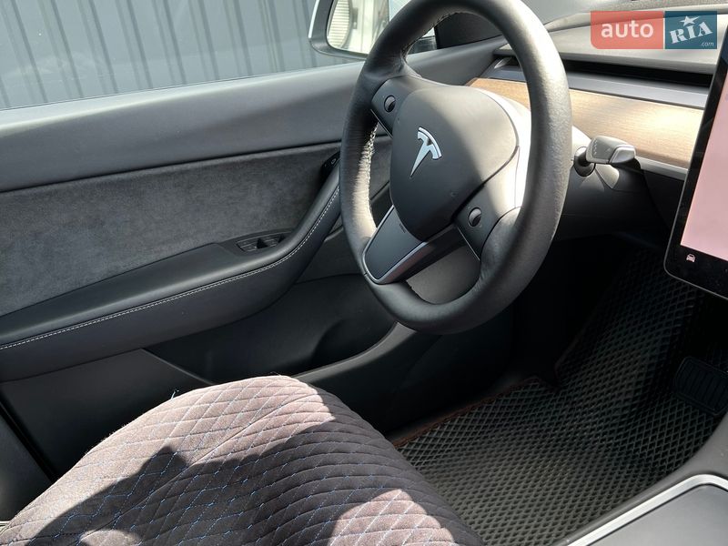 Внедорожник / Кроссовер Tesla Model Y 2022 в Дрогобыче