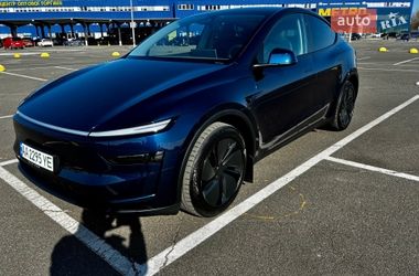 Tesla Model Y  2025
