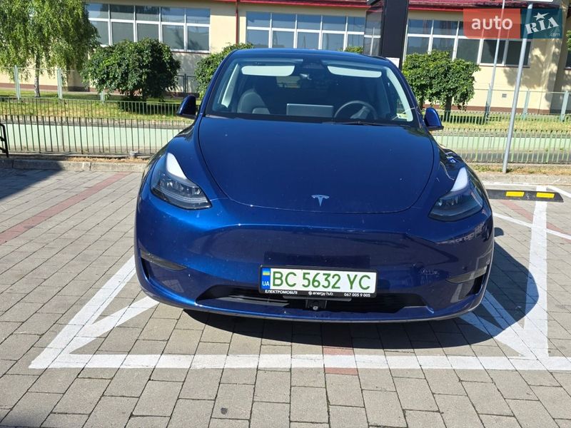 Седан Tesla Model Y