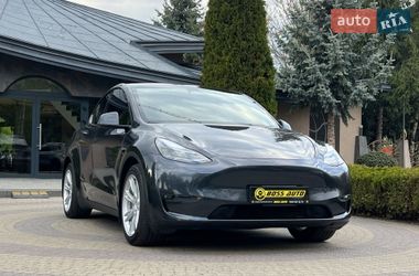 Tesla Model Y  2024