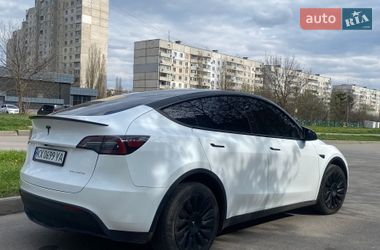Tesla Model Y  2024