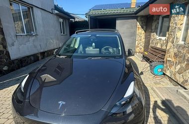 Tesla Model Y  2024